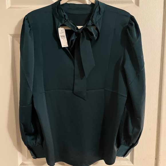 Loft Tie Neck Green Blouse - Size Medium - NWT - Picture 1 of 3